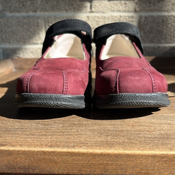 Ecco Girl’s Mary Janes Burgundy Shoes Size 30 - Picture 3 of 13